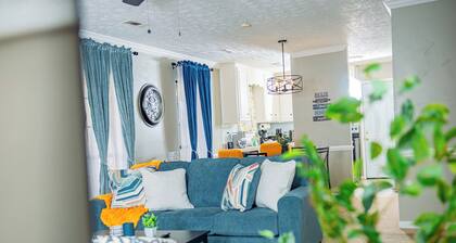 Stylish 2BR Retreat W/ Fast Wi-Fi + Free Parking