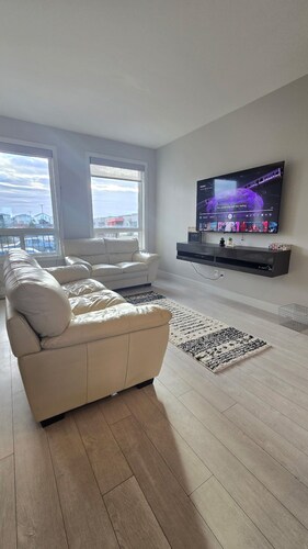 Modern 3BR Townhouse - Comfort & Convenience