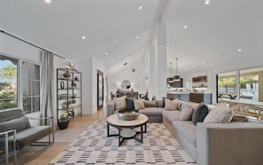 Smart TV, chimenea y tenis de mesa 