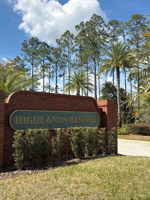 Property grounds - Golf Community Luxury: Spacious Home with every amenity (Davenport)