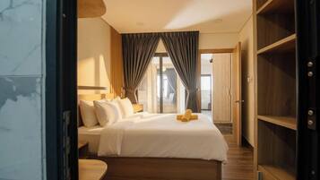 Deluxe-Penthouse, 5 Schlafzimmer, Balkon, Stadtblick | Bettwäsche aus ägyptischer Baumwolle, hochwertige Bettwaren