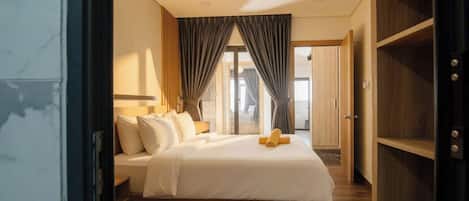 Deluxe Penthouse, 5 Bedrooms, Balcony, City View | Egyptian cotton sheets, premium bedding, down comforters, pillowtop beds