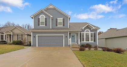 NEW! Sleeps 10. Patio & Deck. Ready for World Cup