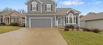 NEW! Sleeps 10. Patio & Deck. Ready for World Cup