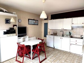Private kitchen - Charming T2 with terrace, direct access to the beach, ideally located Le Croisic (Le Croisic)