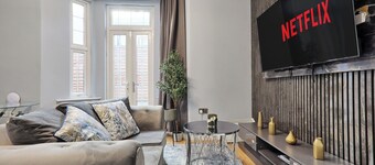 Modern 1 Bedroom Apartment Near West Cliff Beach | Sleeps 2