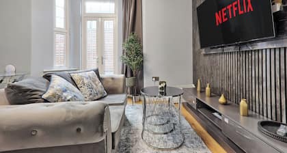 Modern 1 Bedroom Apartment Near West Cliff Beach | Sleeps 2