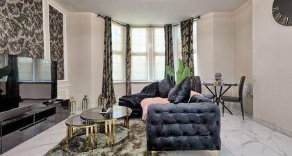 Modern 1 & 2 Bedrooms Flats Near West Cliff Beach