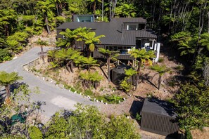Exterior - Nature's Luxe - Moetapu Bay Holiday Home (Picton)
