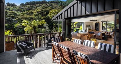 Nature's Luxe - Moetapu Bay Holiday Home