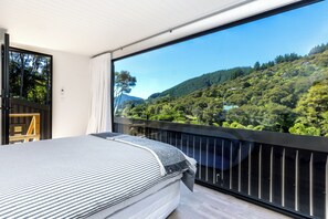 Room - Nature's Luxe - Moetapu Bay Holiday Home (Picton)