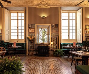 Dining - CASA INQUIETA (SEVILLA)