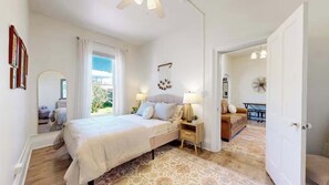 Room - Quaint Victorian Duplex 1/4 mile to Old Town SQ (Fort Collins)