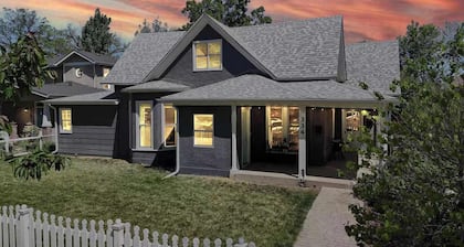 Quaint Victorian Duplex 1/4 mile to Old Town SQ