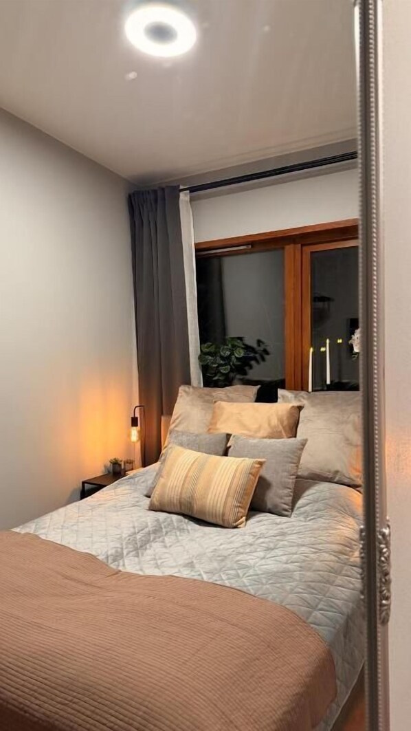 Habitación doble | Cortinas blackout y wifi gratis 