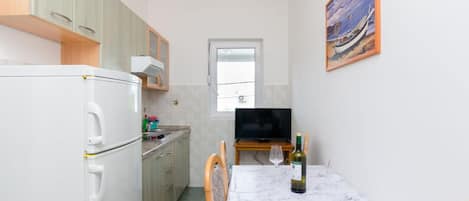 Apartment (Two bedroom Apartment A1) | Private kitchen