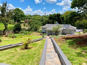 Property grounds - 2 Bed apartment with pool in Philadelphia - 2357 (Harare)
