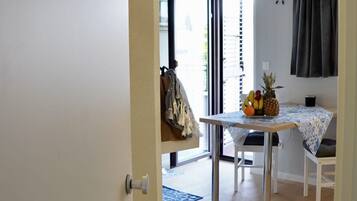 Studio (Studio apartment (Nathan)) | Living room