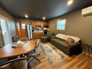 Living area - Charming 2- furnished cabins with  common picnic area near Caulfield. (Caulfield)