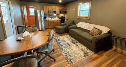 Charming 2- furnished cabins with common picnic area near Caulfield.