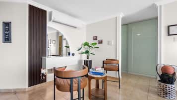 Deluxe Apartment, Balcony, Ocean View | Interior