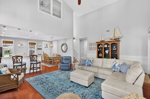 Smart TV - Luxury Golf Front Home with 2 Golf Carts (Miramar Beach)