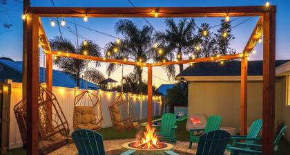 Sleeps 24! Separate Pool House! Splash Pad, Heated Pool, Ball Pit, Mini Golf!