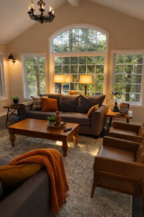 Living area - Moon River Cottage in Bala | BBQ, Canoes & Kayaks (MacTier)