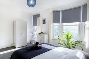 4 bedrooms, iron/ironing board, travel cot, free WiFi - Perfect Booking | 4 Bed Home in Leytonstone (Greater London)