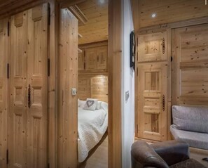 Internet, bed sheets - 10m from resort center, 1st floor, balcony, tv, ski locker, 30m², Méribel (Méribel - Les Allues)