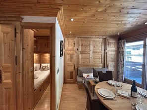 Dining - 10m from resort center, 1st floor, balcony, tv, ski locker, 30m², Méribel (Méribel - Les Allues)