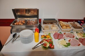 Daily continental breakfast for a fee - Hotel Haná (Mariánské Lázně)