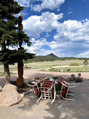 Property grounds - Lake George Cabins & RV Park: Cabin 4, Roastin' S'mores (Lake George)