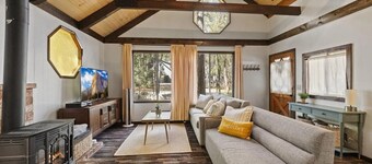 Serene 3-bedroom cottage in charming  Downtown Twain Harte perfect for relaxing.