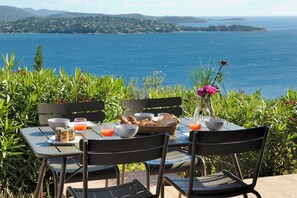Outdoor dining - Residence MARINA SERENA Villa Marina (Porto-Vecchio)