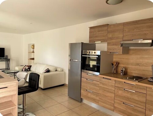 Superbe t2 meublé au calme parking privé à 10min de Genève !