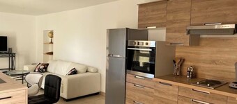 Superb furnished t2 in a quiet area with private parking