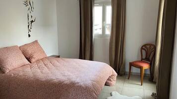 1 chambre, fer et planche Ă repasser, Wi-Fi, draps fournis