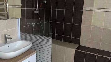 SĂšche-cheveux, serviettes fournies, savon, papier toilette