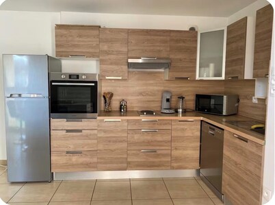 Superb furnished t2 in a quiet area with private parking