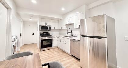 Marvelous 3-bedroom townhome with AC in lively Los Angeles