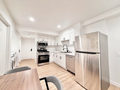 Marvelous 3-bedroom townhome with AC in lively Los Angeles