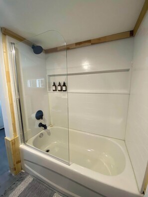 Shower, hair dryer, towels - Spa - River & Forest View | Le Petit Cocon (Château-Richer)