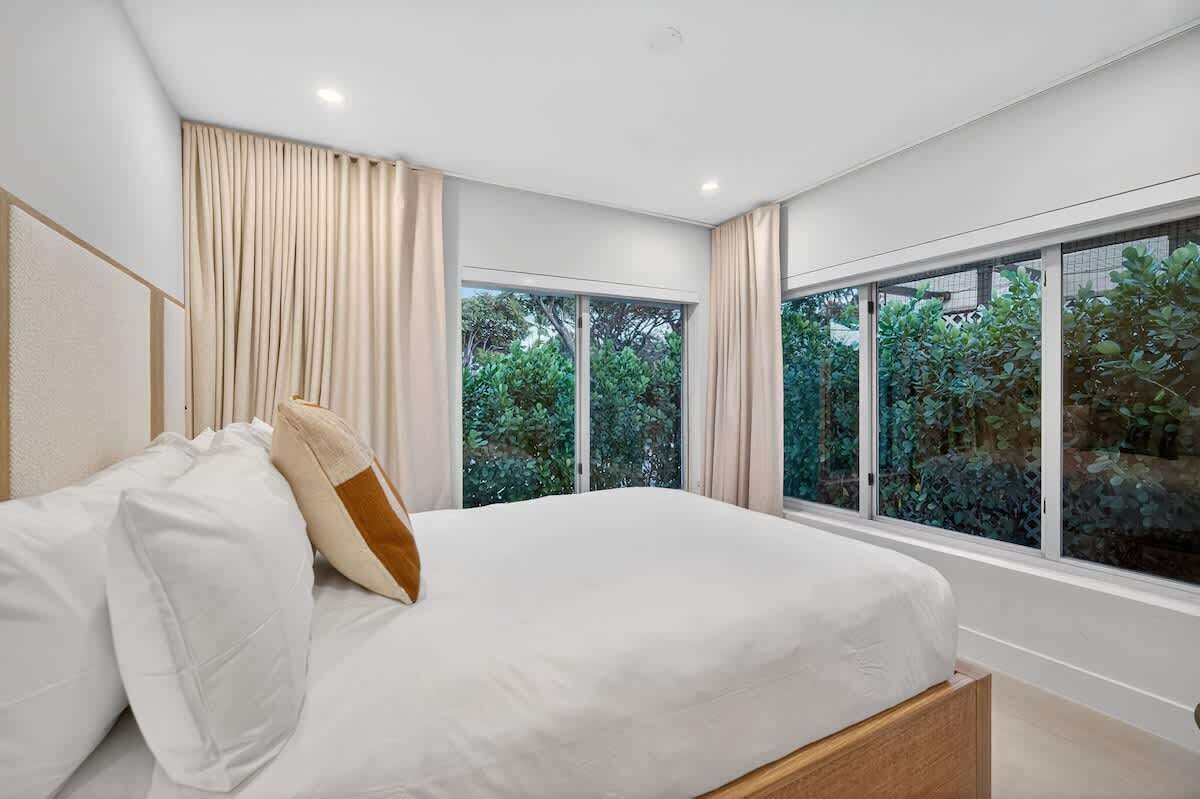 4 bedrooms, desk, iron/ironing board, WiFi