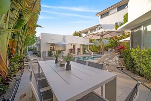 Outdoor dining - 4BR Miami Beach Pool Villa • 1 Block to Beach (Miami Beach)