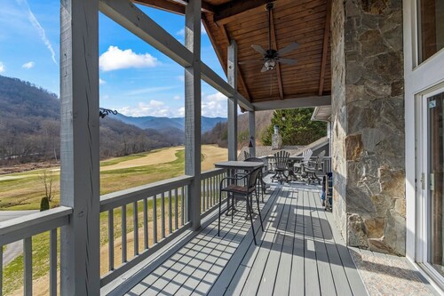 Fairway & Mountain Views, Relaxing 2BR Condo Retreat