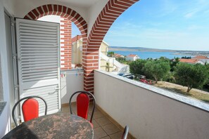 Outdoor dining - Golden Coast Villa Caska - One Bedroom Apartment with Sea View and Balcony (Novalja)