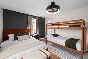 5 habitaciones, tabla de planchar con plancha, internet y ropa de cama 