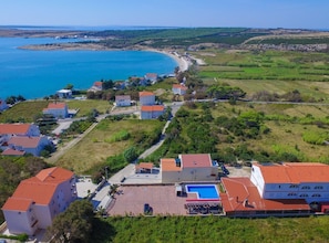 Exterior - Golden Coast Villa Caska - Studio Apartment with Sea View and Balcony (Novalja)