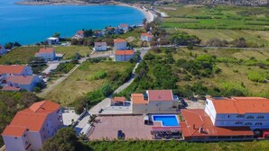 Exterior - Golden Coast Villa Caska - Duplex One Bedroom Apartment with Sea View and Balcony (Novalja)